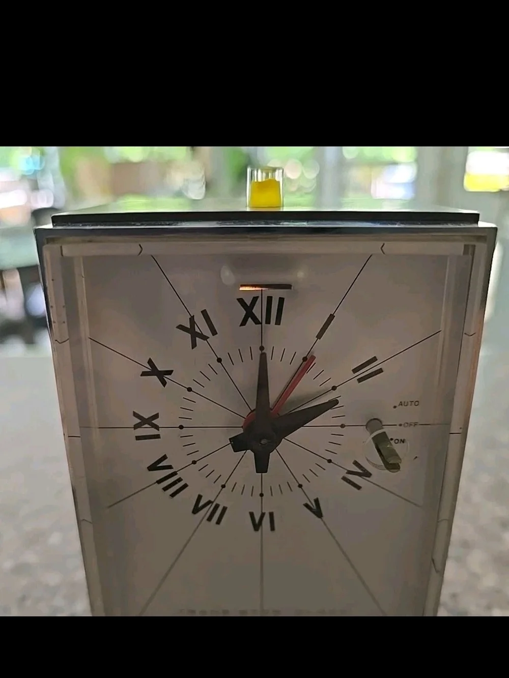 Vintage Footed Swivel General Time / Naco / Transistor Clock Radio